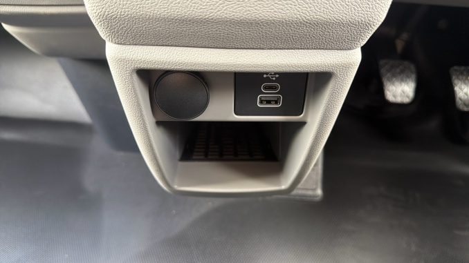Ford Transit Custom 320 L2 Diesel Fwd 2.0 EcoBlue 136ps H1 Van Limited - Image 27